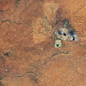 Спутник сфотографировал крупнейший открытый карьер Африки