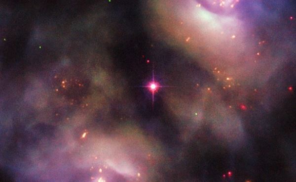 <br />
Агония: NASA показало фото быстро умирающей звезды<br />
