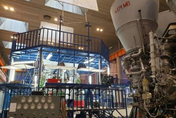 Разработчики "Союза-5" отвели два года на испытания макета двигателя для этой ракеты