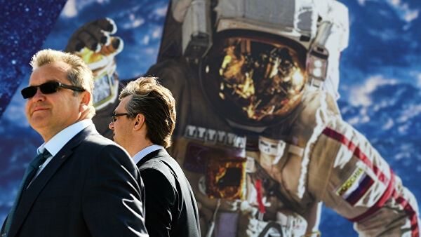 <br />
Космонавты России могут остаться без госнаград за полеты на кораблях США<br />
